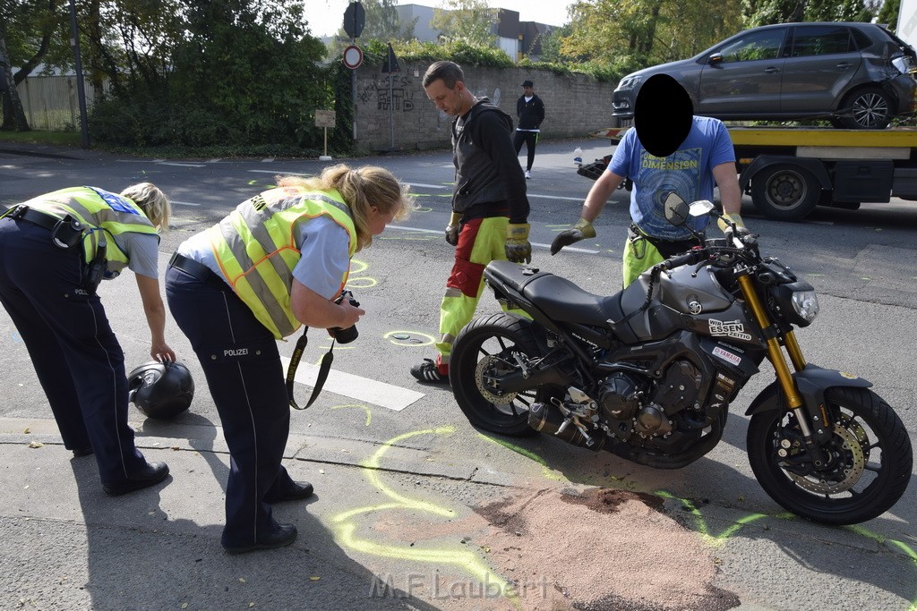 Schwerer Krad PKW Unfall Koeln Muelheim Am Springborn Cottbuserstr P168.JPG - Miklos Laubert